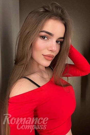 Ukrainian mail order bride Hanna from Kharkiv with light brown hair and brown eye color - image 1