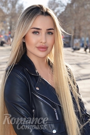 Ukrainian mail order bride Alina from Mykolayiv with blonde hair and green eye color - image 1