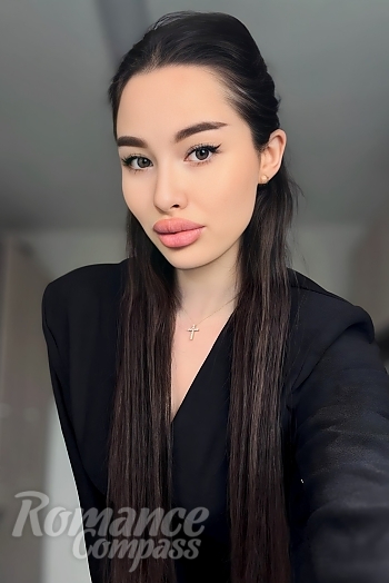 Ukrainian mail order bride Daria from Kyiv with light brown hair and brown eye color - image 1