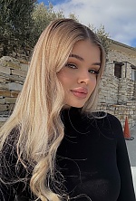 Ukrainian mail order bride Alissa from Limassol with blonde hair and green eye color - image 8
