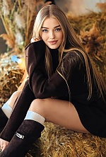Ukrainian mail order bride Diana from Los Angeles with blonde hair and blue eye color - image 5