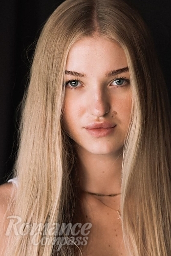 Ukrainian mail order bride Diana from Los Angeles with blonde hair and blue eye color - image 1