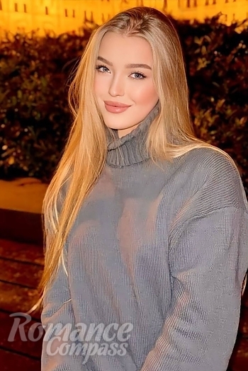Ukrainian mail order bride Diana from Los Angeles with blonde hair and blue eye color - image 1
