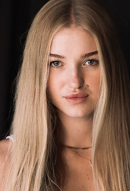 Diana, 19 y.o. from Los Angeles, United States