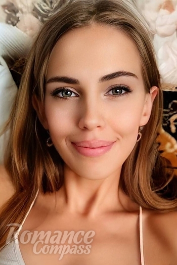 Ukrainian mail order bride Maryna from Chernihiv with light brown hair and green eye color - image 1