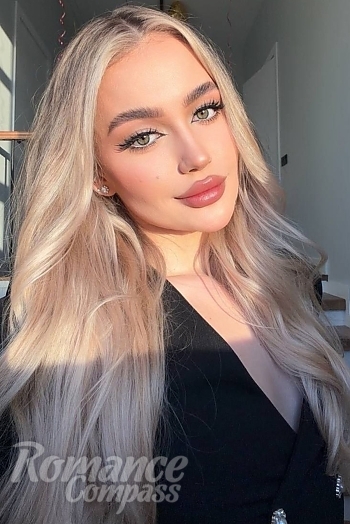 Ukrainian mail order bride Iryna from Kyiv with blonde hair and green eye color - image 1