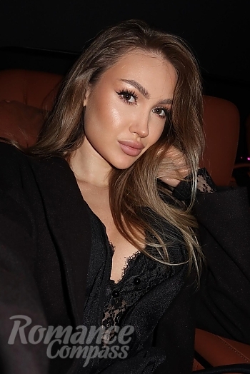 Ukrainian mail order bride Nina from Los Angeles with light brown hair and brown eye color - image 1