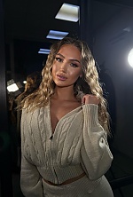 Ukrainian mail order bride Nina from Los Angeles with light brown hair and brown eye color - image 7
