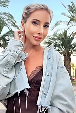 Ukrainian mail order bride Olena from Las Vegas with blonde hair and hazel eye color - image 4