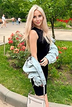 Ukrainian mail order bride Olena from Las Vegas with blonde hair and hazel eye color - image 8