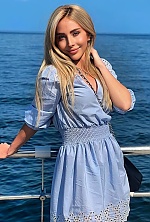 Ukrainian mail order bride Olena from Las Vegas with blonde hair and hazel eye color - image 2