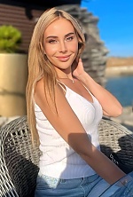 Ukrainian mail order bride Olena from Las Vegas with blonde hair and hazel eye color - image 8