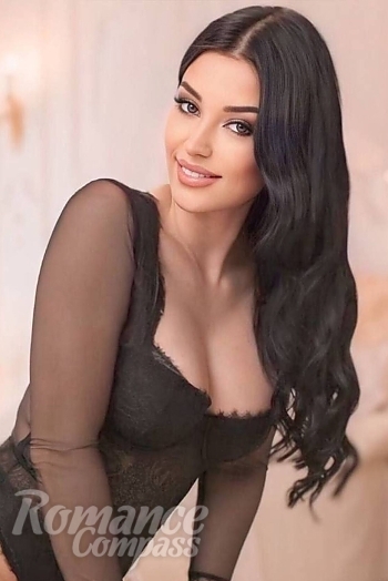 Ukrainian mail order bride Anzhela from Vienna with brunette hair and brown eye color - image 1