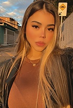 Ukrainian mail order bride Geovanna from Brasil with light brown hair and brown eye color - image 7