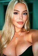 Ukrainian mail order bride Geovanna from Brasil with light brown hair and brown eye color - image 4
