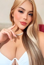 Ukrainian mail order bride Geovanna from Brasil with light brown hair and brown eye color - image 6