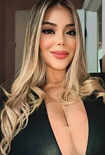 Ukrainian mail order bride Geovanna from Brasil with light brown hair and brown eye color - image 5