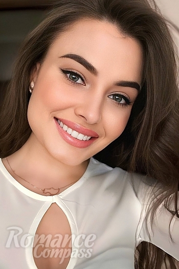 Ukrainian mail order bride Nataliia from M&uuml;nchen with brunette hair and grey eye color - image 1