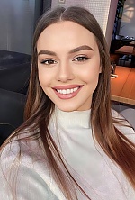 Ukrainian mail order bride Yuliia from Kyiv with light brown hair and brown eye color - image 9