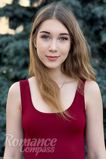 Ukrainian mail order bride Alisa from Cherkasy with light brown hair and brown eye color - image 1