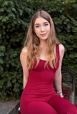 Ukrainian mail order bride Alisa from Cherkasy with light brown hair and brown eye color - image 5