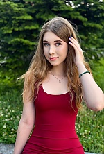 Ukrainian mail order bride Alisa from Cherkasy with light brown hair and brown eye color - image 4