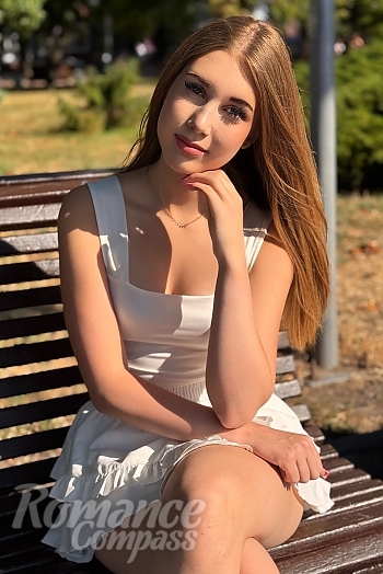 Ukrainian mail order bride Alisa from Cherkasy with light brown hair and brown eye color - image 1