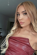 Ukrainian mail order bride Samantha from London with blonde hair and brown eye color - image 3