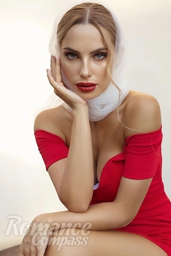 Ukrainian mail order bride Alina from Poltava with blonde hair and green eye color - image 1