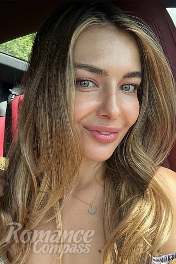 Ukrainian mail order bride Victoria from Kyiv with light brown hair and green eye color - image 1