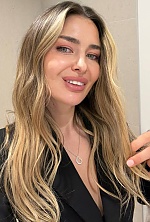 Ukrainian mail order bride Victoria from Kyiv with light brown hair and green eye color - image 3