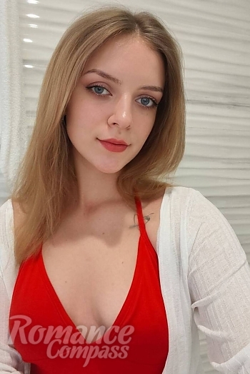 Ukrainian mail order bride Darya from Kryvyi Rih with blonde hair and blue eye color - image 1