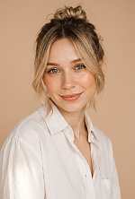 Ukrainian mail order bride Ksenia from Budapest with blonde hair and grey eye color - image 4
