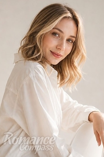 Ukrainian mail order bride Ksenia from Budapest with blonde hair and grey eye color - image 1