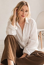 Ukrainian mail order bride Ksenia from Budapest with blonde hair and grey eye color - image 2