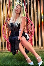 Ukrainian mail order bride Tetiana from Kyiv with blonde hair and green eye color - image 6