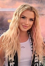 Ukrainian mail order bride Tetiana from Kyiv with blonde hair and green eye color - image 8