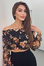 Ukrainian mail order bride Iryna from Lisbon with brunette hair and brown eye color - image 2