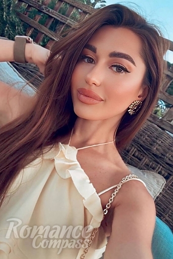 Ukrainian mail order bride Iryna from Lisbon with brunette hair and brown eye color - image 1