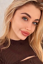 Ukrainian mail order bride Anna from Kyiv with light brown hair and green eye color - image 9