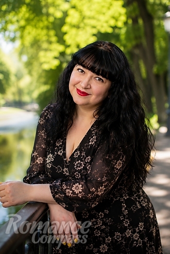 Ukrainian mail order bride Tatiana from Zhovti Vody with black hair and brown eye color - image 1