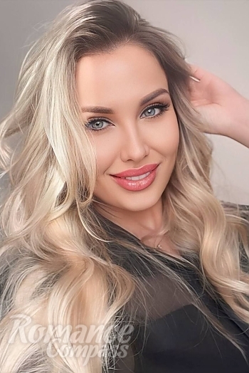 Ukrainian mail order bride Anna from Kyiv with light brown hair and green eye color - image 1