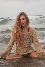 Ukrainian mail order bride Viktoriia from Valencia with blonde hair and blue eye color - image 4