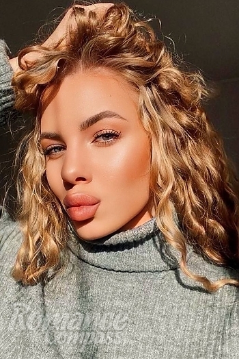 Ukrainian mail order bride Viktoriia from Valencia with blonde hair and blue eye color - image 1