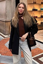Ukrainian mail order bride Anastasia from Berlin with light brown hair and green eye color - image 5