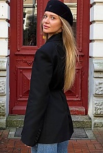 Ukrainian mail order bride Anastasia from Berlin with light brown hair and green eye color - image 4