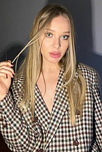 Ukrainian mail order bride Anastasia from Berlin with light brown hair and green eye color - image 2