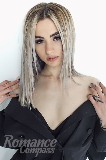 Ukrainian mail order bride Olesia from Kyiv with light brown hair and brown eye color - image 1