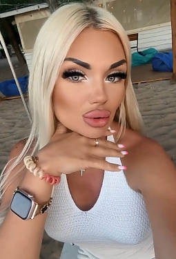 Yana, 36 y.o. from Lisbon, Portugal