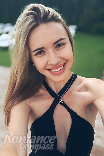 Ukrainian mail order bride Tetiana from Las Vegas with blonde hair and green eye color - image 1